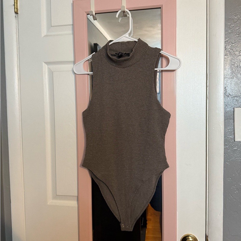 Chic Sleeveless Grey Bodysuit